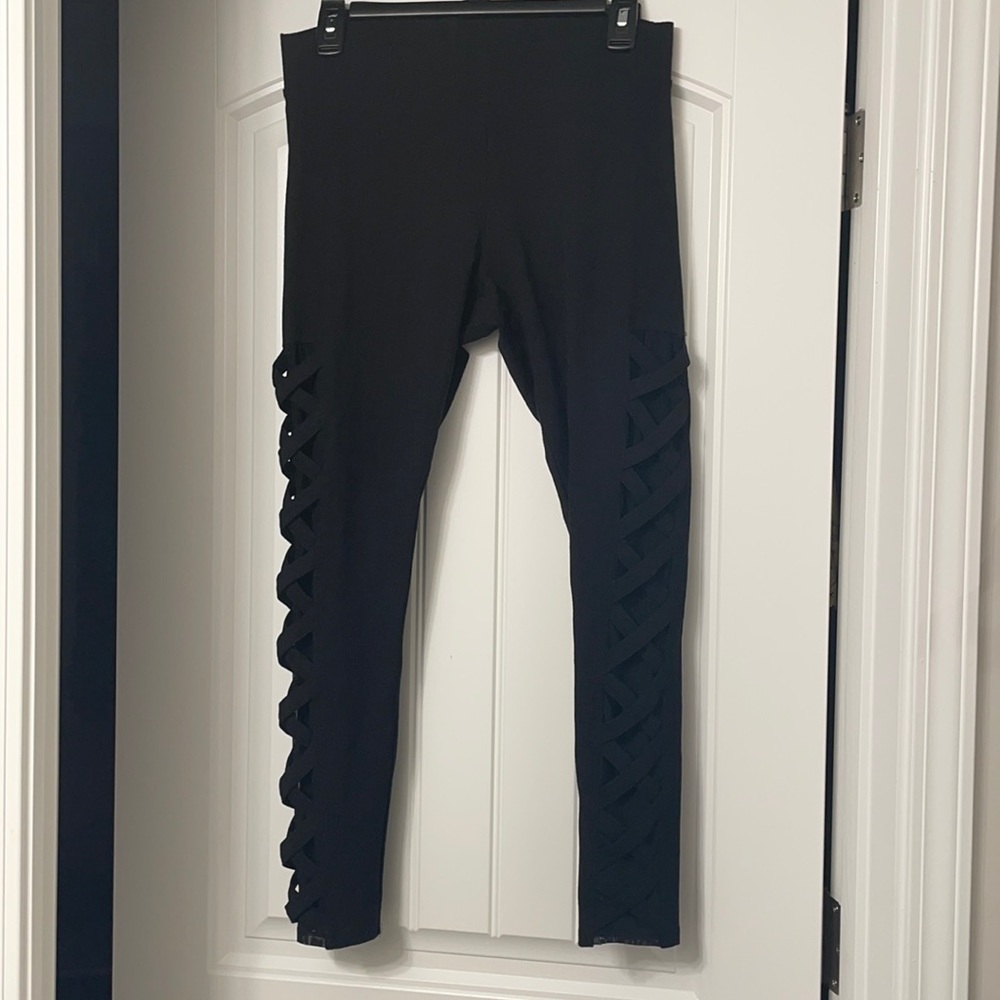 Like new torrid criss cross leggings